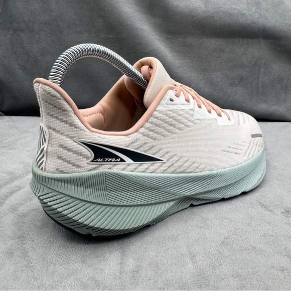 AltraFWD Experience Women’s 7 White Pink Road Running Shoes Sneakers - Picture 2 of 16